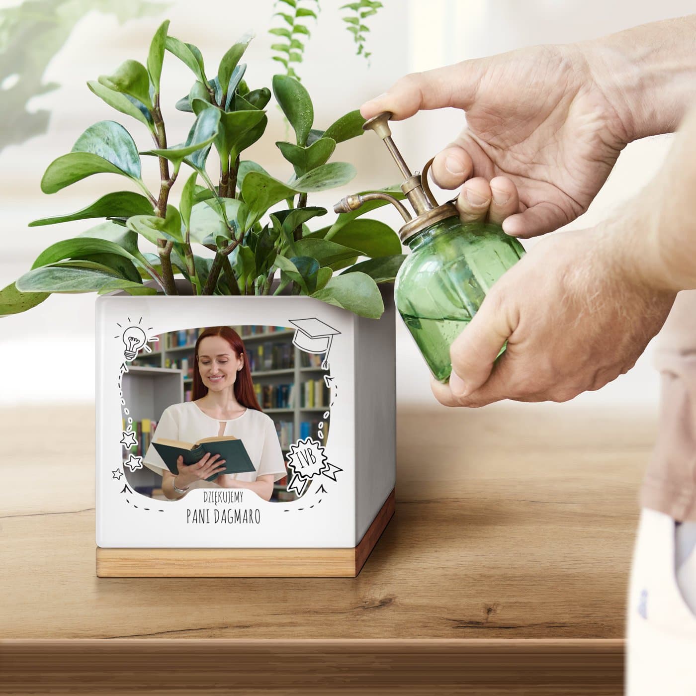 Personalizowana doniczka kwadratowa z Twoim zdjęciem dla wychowawczyni nauczycielki promotorki na Dzień Nauczyciela