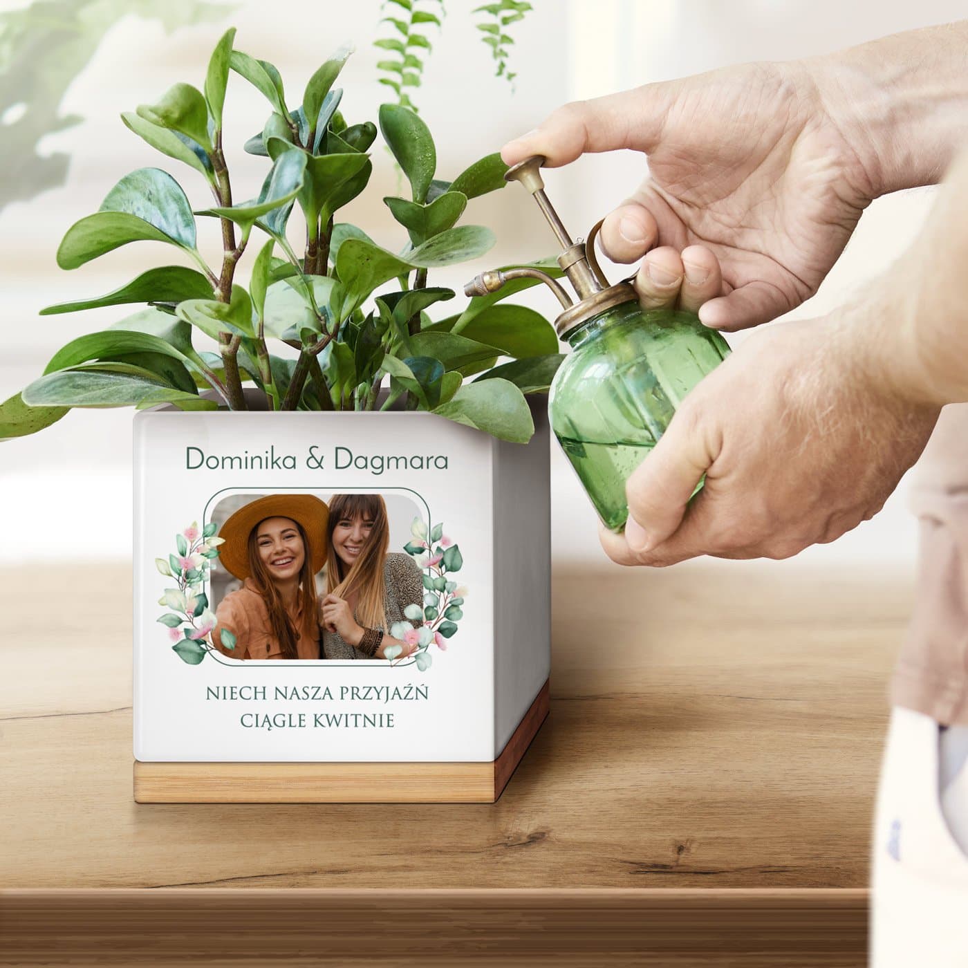 Personalizowana doniczka kwadratowa z Twoim zdjęciem dla przyjaciółki