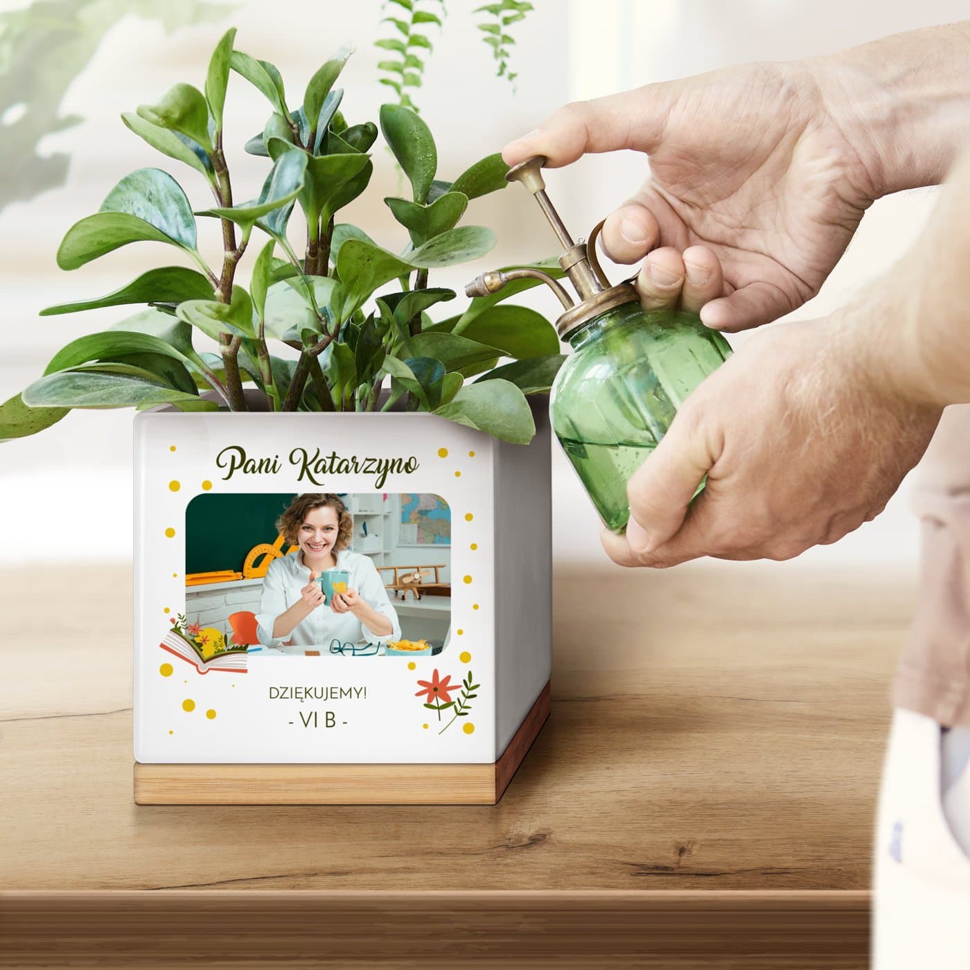 Personalizowana doniczka kwadratowa z Twoim zdjęciem dla nauczycielki wychowawczyni na Dzień Nauczyciela